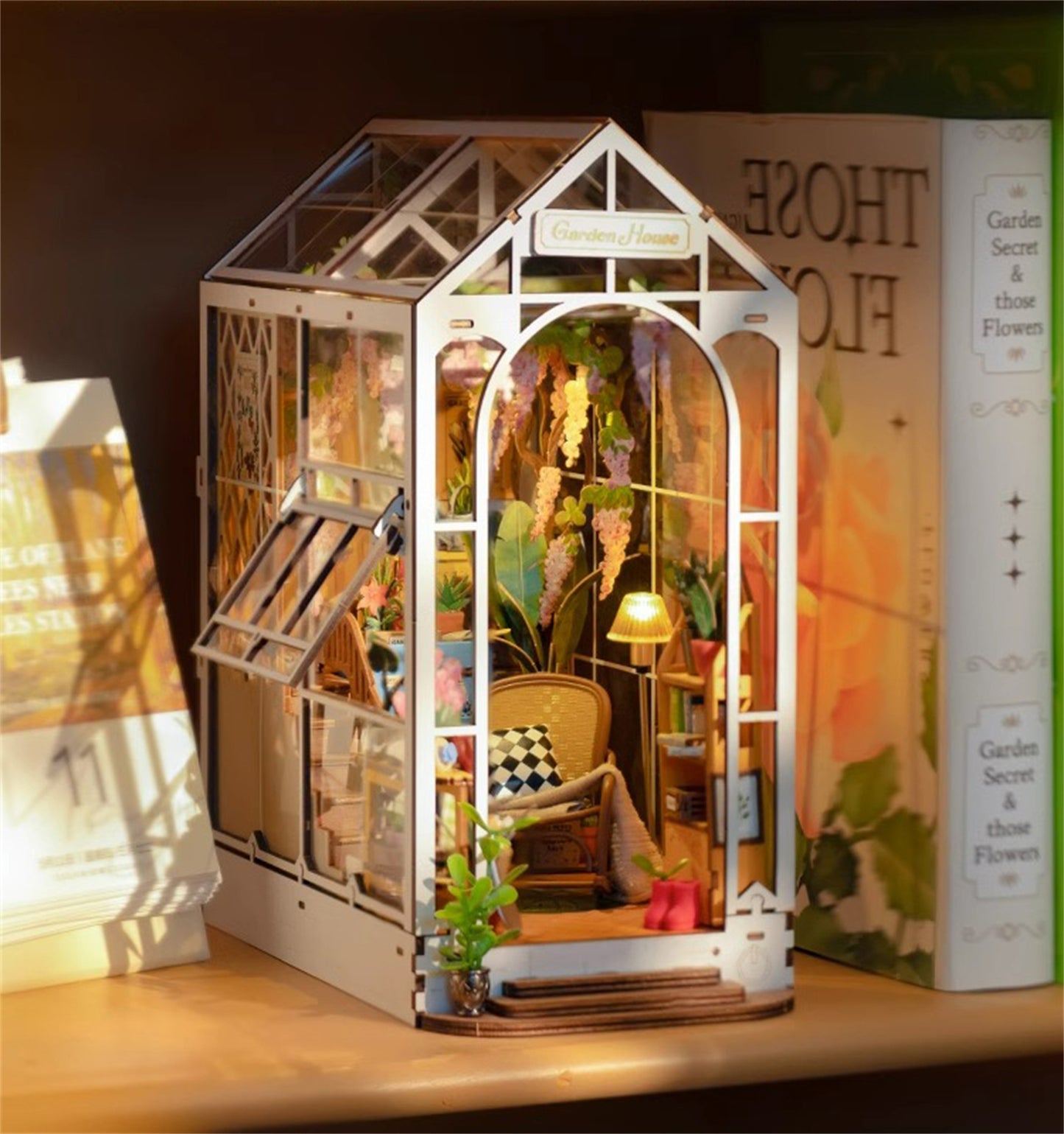 Holiday Flower House DIY Book Nook Hand-assembled Book Corner